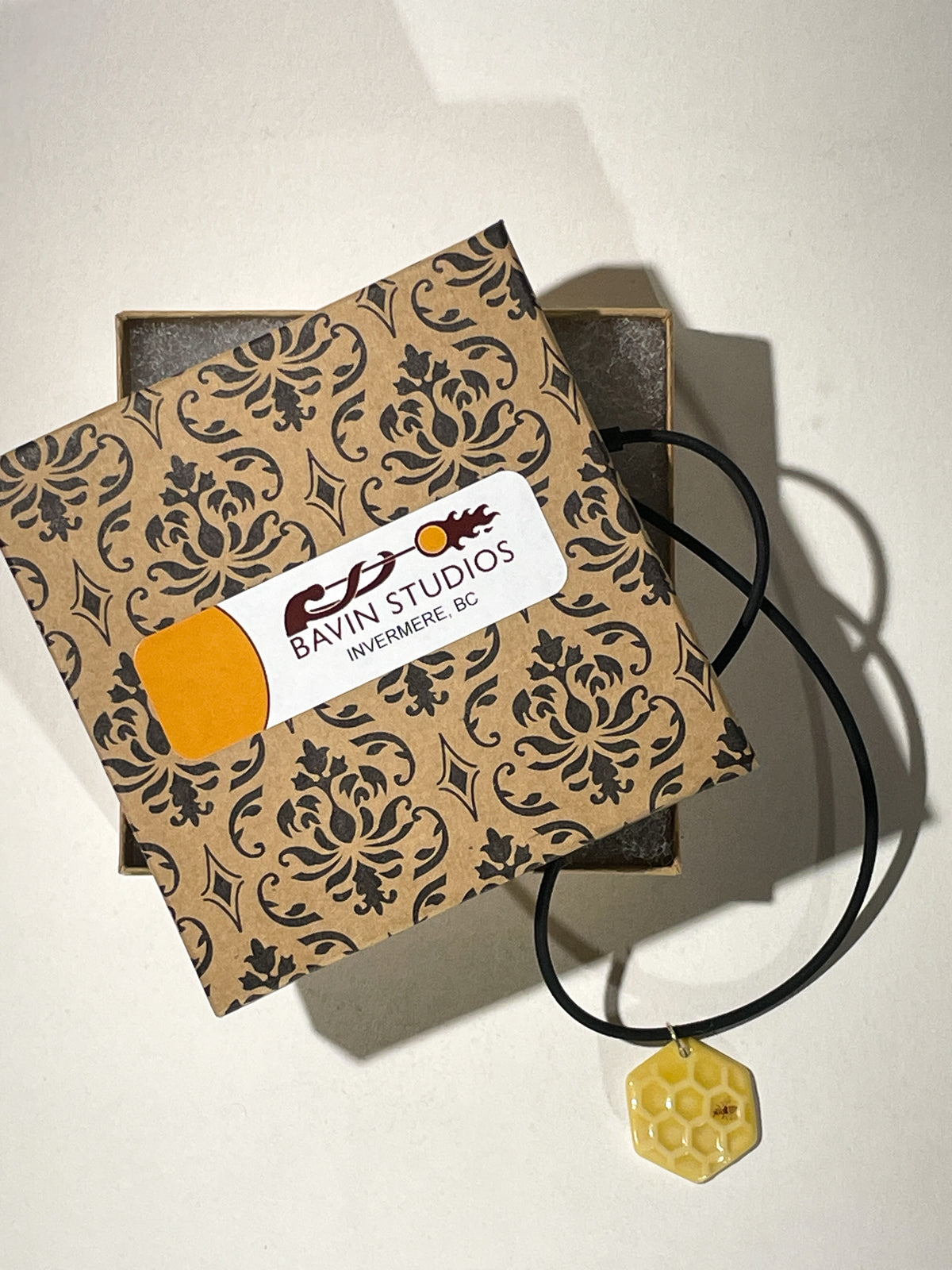 Porcelain Honeycomb Bee Necklace - [ST4008]