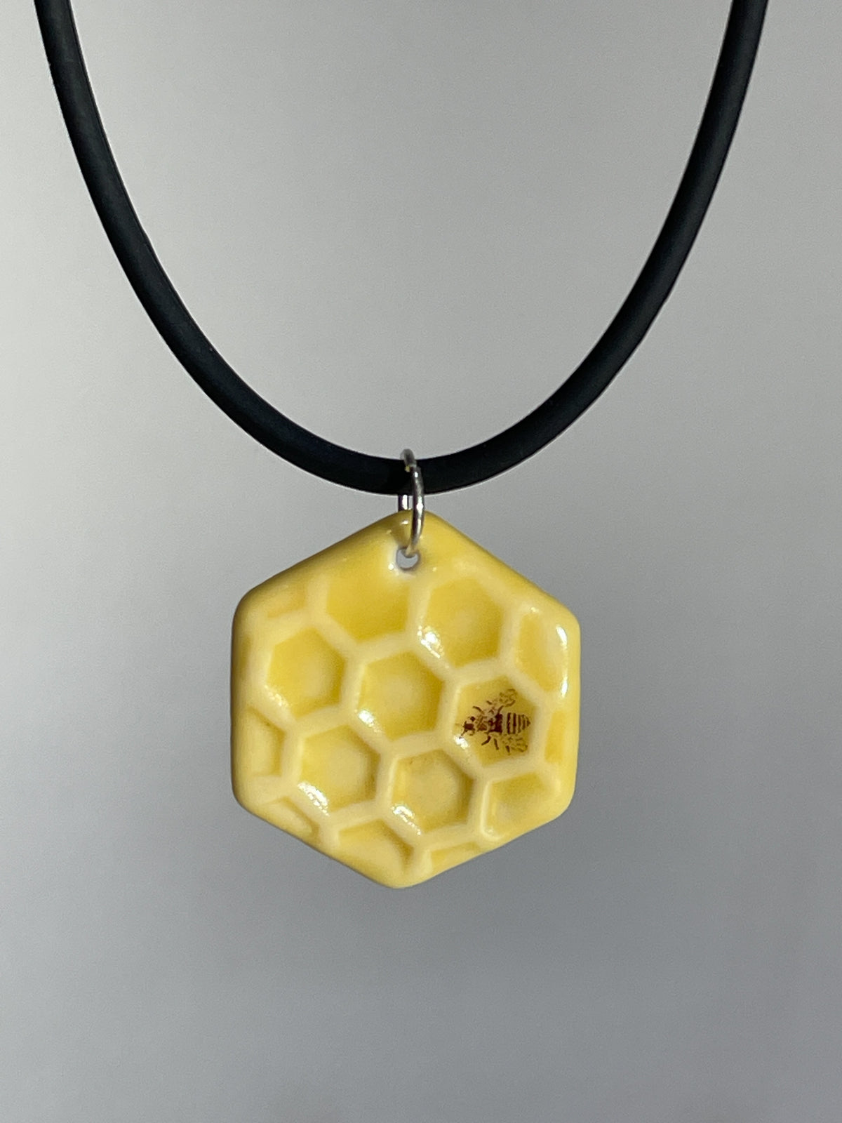 Porcelain Honeycomb Bee Necklace - [ST4008]